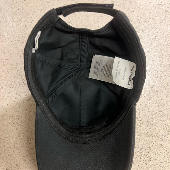 BALENCIAGA Political Cap - EUC - 💯 AUTHENTIC - Picture 6 of 8
